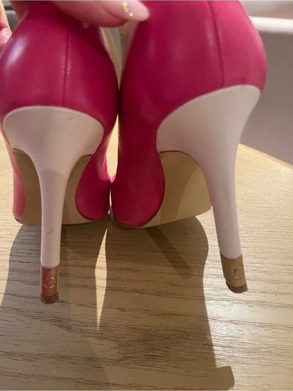 Guess Hot Pink Pointed Toe Stiletto Pump in Very Good used Condition - Picture 6 of 7